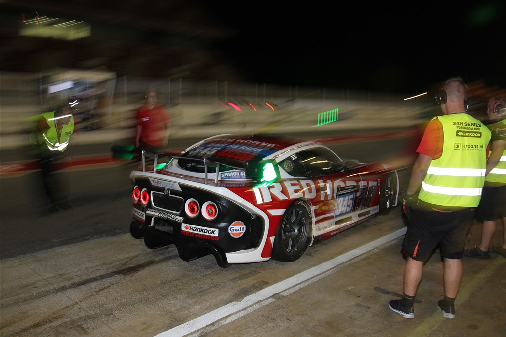 Perfection Racing havde en del uønskede pitstops om natten.
(Foto: Henning Smed)